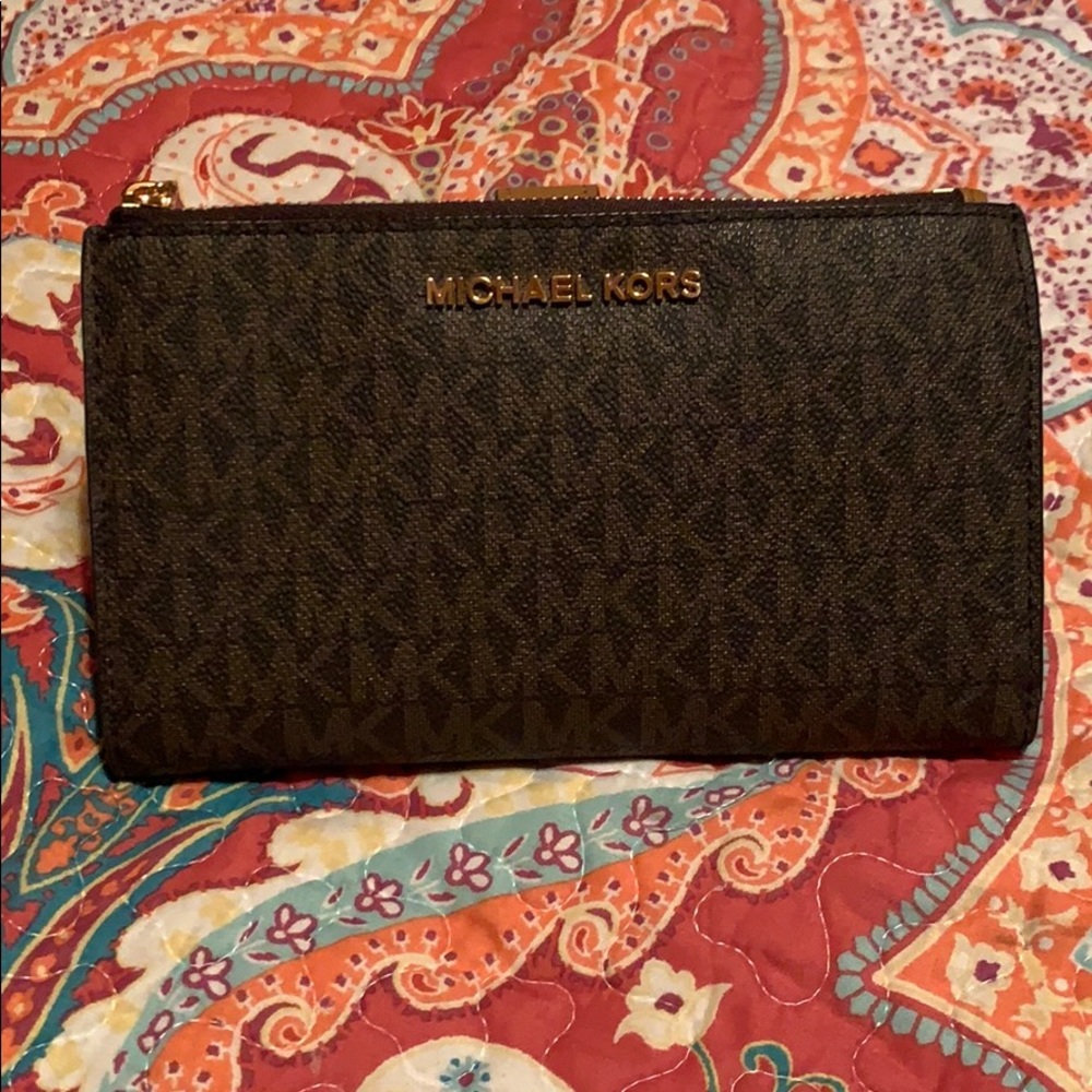 Michael Kors Slim Wallet with phone Compartment